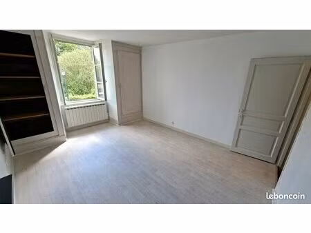 t2 lumineux de 43m² - calme  bord de rivière