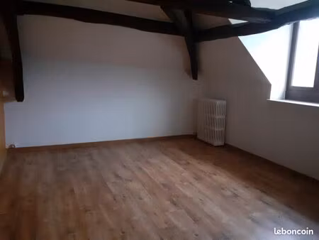 voici charmant t2 mansardé - 45m² (75m² au sol) - centre-ville calme