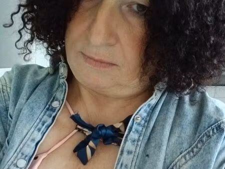 couple senior recherche en urgence pour contre service un studio ou f1 ou le 5 mai un stud