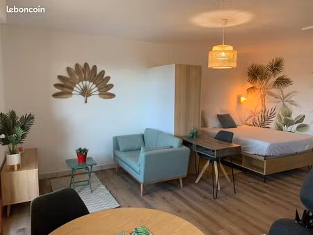 superbe studio meublé avec parking. en plein centre d'annemasse. proche tram