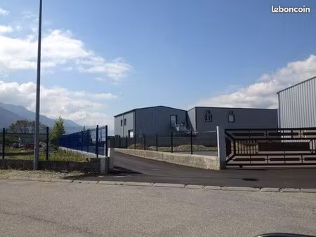 box pour garde meuble dans un local industriel