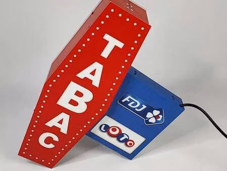 vente bureaux et commerces à bégard (22140) : à vendre / bégard