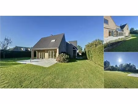 villa à louer avec garage et terrasse   waterloo (rbv71766)