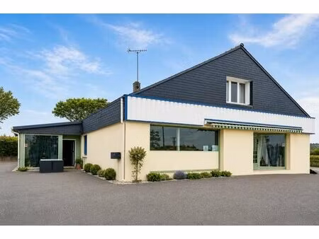 loft spacieux de 260 m² à plouguenast-langast