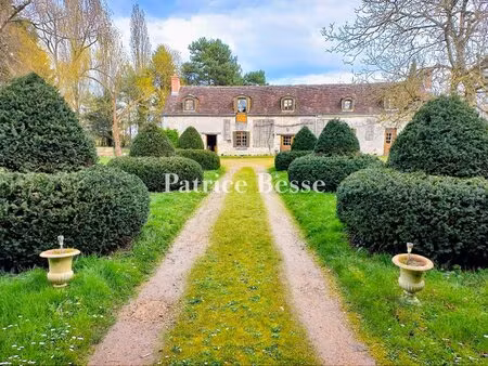 à 20 min de tours et à quelques kilomètres d'une ville recherchée  une longère du 18e s...