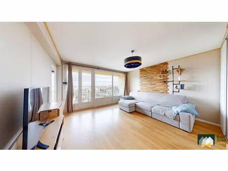 charmant appartement t4 avec cave et balcon - luisant !