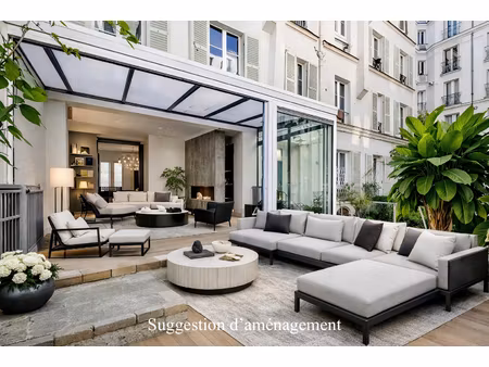 batignolles.2 pièces d'exception avec jardin privatif .