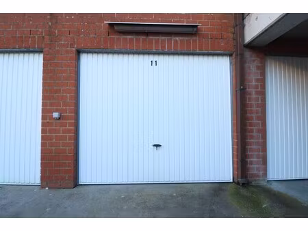 gesloten garagebox vlakbij het centrum en de zeedijk.