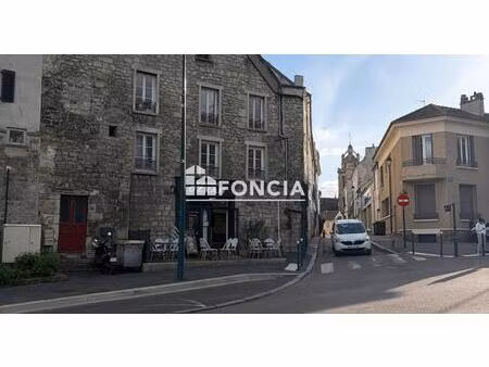 pontoise en face du tribunal