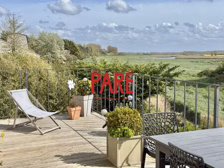 vaste maison familiale avec commerce en rdc