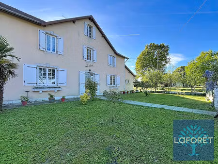 maison familiale de 218 m² divisée en 2 appartements