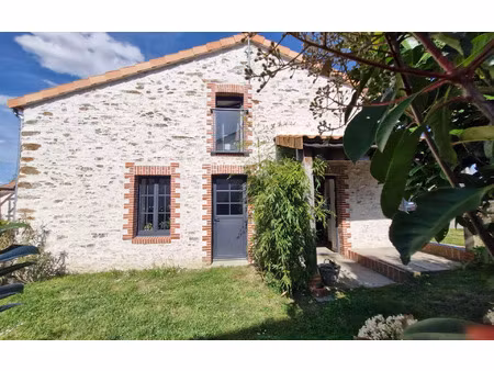 maison rocheservière 65 m² t-3 à vendre  178 500 €