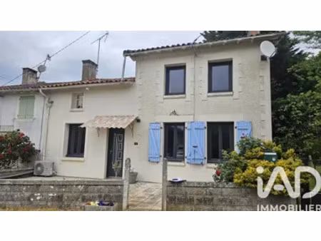 maison de village à genouillé (86250)