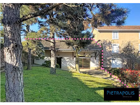 t4 de 112m2 avec jardin de 300m2 + 2 parkings