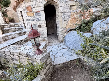 maison en pierre rénovée avec véranda panoramique et jar