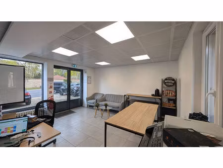 location local commercial 4 pièces  78.00m²  vaires