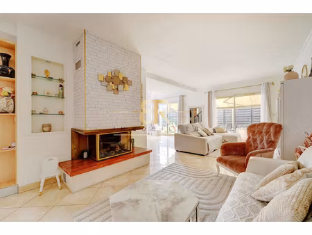 grande maison de 2002 d'une surface de 160m2 en parfait état