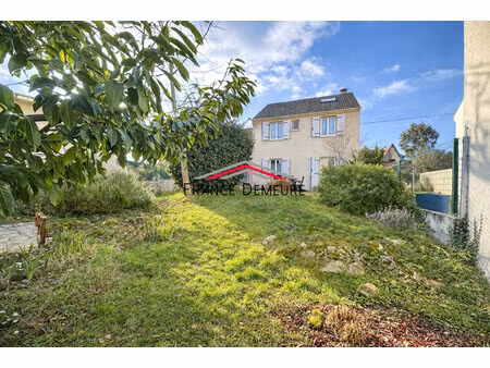 maison individuelle de 140 m² – garage  jardin arboré  proch