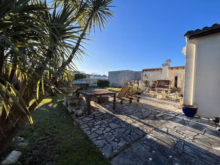 maison traditionnelle 195 m² hab. + dependance de 90 m²