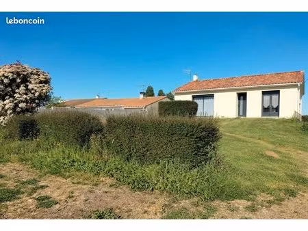 maison à 800m d' angles 85750