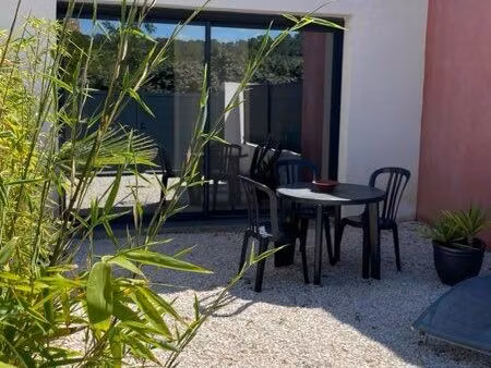 loue f1 récent a la crau