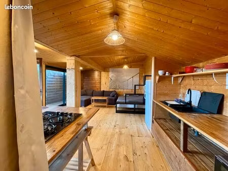 grand studio meublé + belle terrasse privée