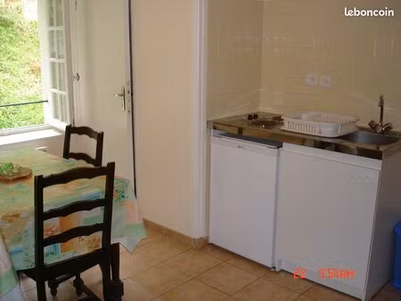 a louer f2 a l'annee a st pee sur nivelle