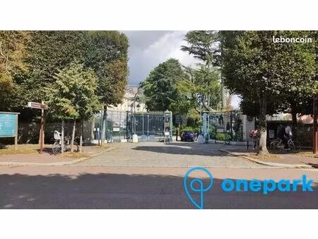 parking/box 12 m² versailles