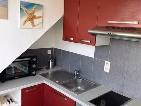 proche des halles de merville  universités et écoles