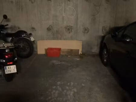 emplacement parking - vincennes ouest à 100m du métro st mandé