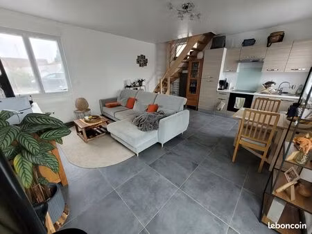 t2 dans corps de ferme avec place de parking