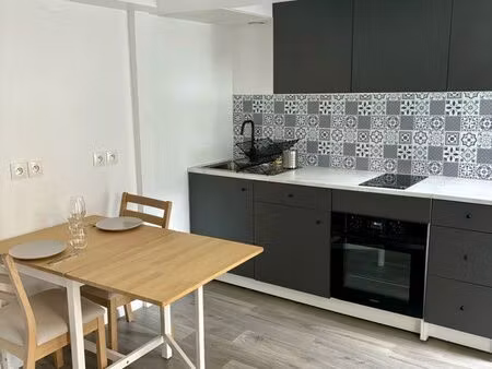 t2 meublé avec terrasse et parking  proche du tram