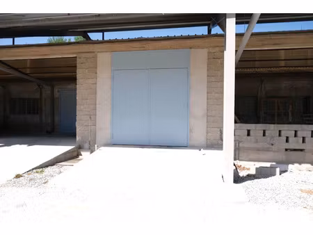 location parking 95 m² à peyrolles-en-provence (13860)  840 €