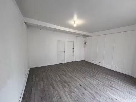 angouleme local commercial axe passant