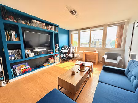 en exclusivité chez davril ****proche rer a à pieds ***