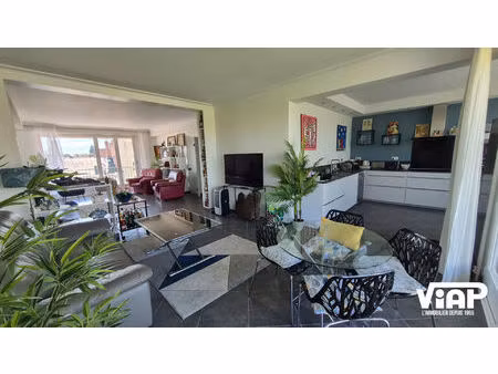 appartement en excellent état avec terrasses et garage