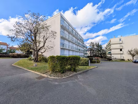 maisons-laffitte - studio de 16m² avec balcon et parking extérieur