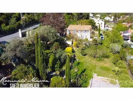 double habitation sur 2 200 m² de terrain piscinable