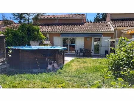 jolie maison avec jardin et garage