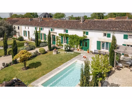 a vendre - sublime longère renovée - a 15 min de cognac - 14 pieces - 550 m2