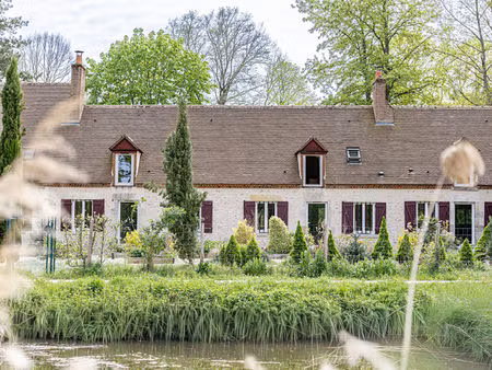 longère de caractère avec jardin bord canal à combreux