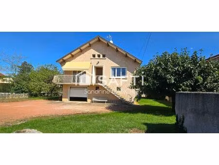 maison avec sous sol hors sol sur 749 m² de terrain