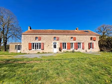 vente maison à saint-amand-sur-sèvre (79700) : à vendre / 180m² saint-amand-sur-sèvre