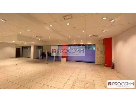 location commerce 158 m²