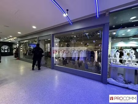 location commerce 99 m²