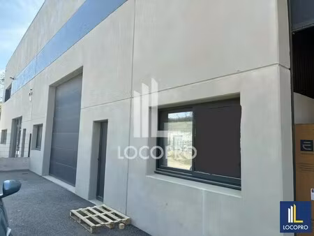 location local d'activités 166 m²