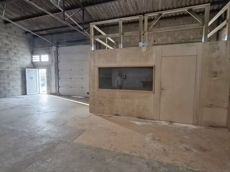 vannes est - local d'activité de 200 m² environ