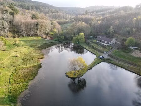une vue imprenable sur le lac  le tout dans un pavillon indépendant niché au cœur de magni