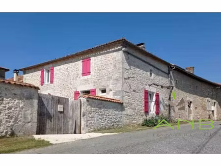 maison en pierre à la campagne