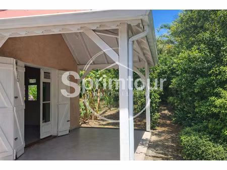 maison individuelle à louer (non meublée)  située sur un ter